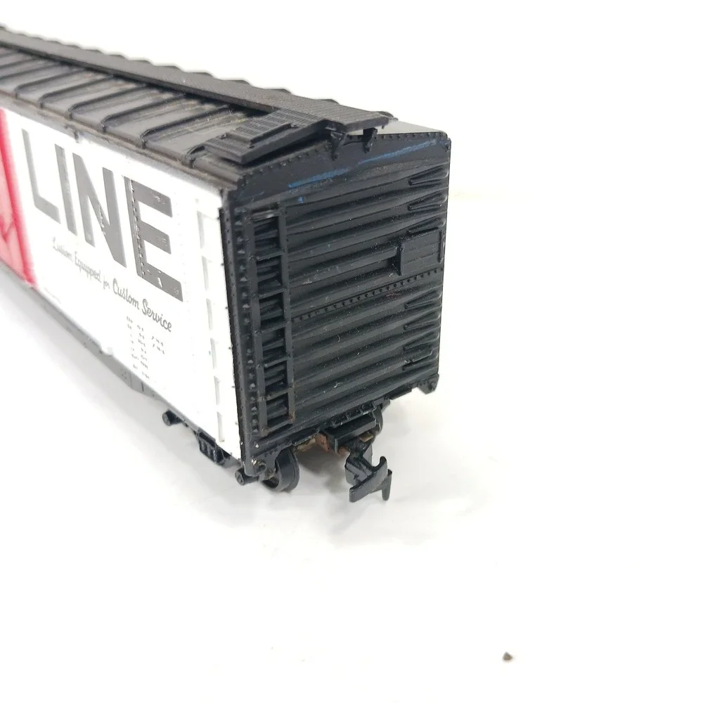 Athearn HO Scale Soo Line 50ft Plug Door Boxcar 1335 White Red Road 177850